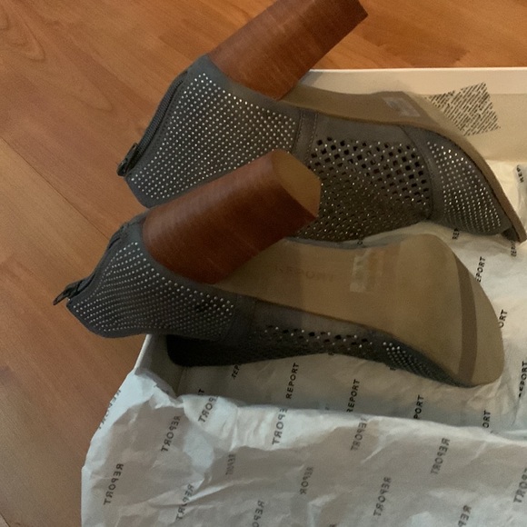 Report gray bootie never wore  the heel was too high. I love the style - Picture 5 of 5
